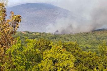 Požari u Piperima pod kontrolom: Naselja u dimu, gase i dva helikoptera, više kuća izgorjelo (FOTO / VIDEO)