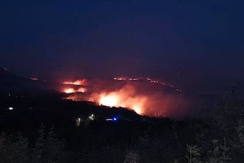 Mještani Đurkovića: Večeras smo i bez struje i vode, gasili smo iz dječjih bazena, da je bilo drugačije možda bismo spasili objekte