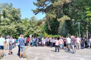 Tri godine od masakra u Medovini: Građani se okupili na Cetinju, u toku mimohod ka Medovini