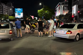 (VIDEO) Udes u Podogorici: Sudarili se putničko vozilo i motocikl