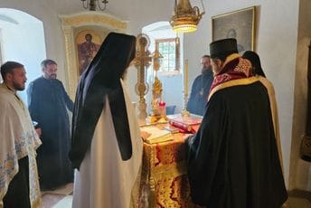 (FOTO) U Cetinjskom manastiru odslužen moleban za kišu i suzbijanje požara