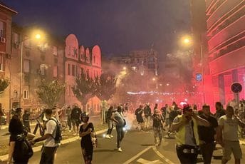 Protesti širom Srbije: U Novom Sadu bačen suzavac i više pirotehničkih sredstava