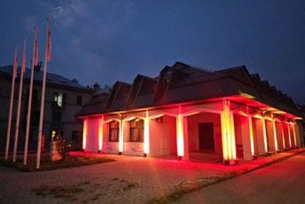 Cetinjski Crveni krst obasjan u znak zahvalnosti spasiocima