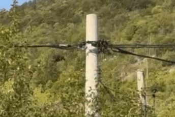 Mještani Pipera: Varniči dalekovod u Potocima, nadležni da reaguju (VIDEO)