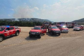 Stiglo pojačanje: Vatrogasci iz Austrije gase požare u Gornjim Mrkama