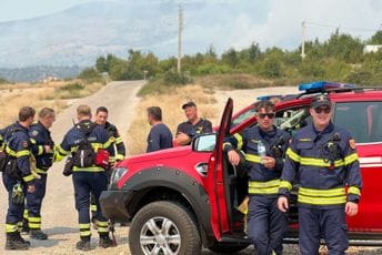 Stiglo pojačanje: Vatrogasci iz Austrije gase požare u Gornjim Mrkama