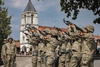 Božović ispraćen uz počasnu paljbu: Njegovo ime i djelo ostaće urezani u sjećanju Vojske i građana Crne Gore