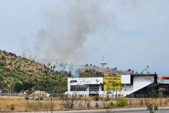 Ugašen požar na Dajbabskoj gori: Vatrogascima pomogao helikopter Srbije