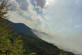 Požari aktivni u Budvi: Gasi se iz vazduha