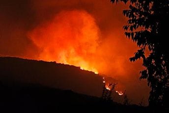 Razbuktao se požar na Stijeni Piperskoj