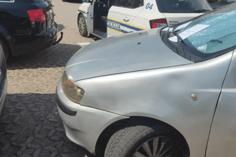 Šušanj: Rukama podigli auto i riješili problem nepropisnog parkiranja