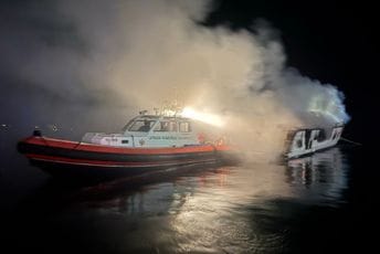UPSUL: Jahta potonula nakon požara u Budvi, nije došlo do značajnijeg zagađenja mora