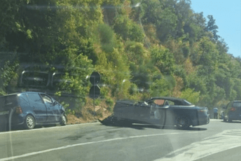Udes u Petrovcu, lakše povrijeđene tri osobe