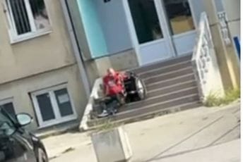 (VIDEO) Bijelo Polje: Osobe sa invaliditetom u kolicima ne mogu pristupiti zgradi policije