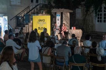 Zašto roman „Sve dobre barbike“ osvaja čitaoce: Katarina Mitrović na Trgu pjesnika govorila o generacijskim nesigurnostima