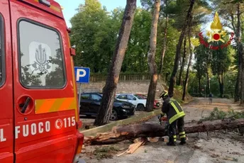 Haos u Italiji: Oluja pustoši mnoge regije, u Toskani za 12 sati registrovano čak 109.000 munja na nebu