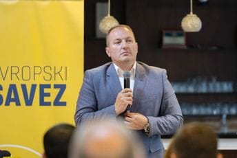 Kalač: Ibrahimović izdao građansku Crnu Goru i Bošnjake zarad privilegija svoje uže familije