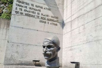 Rugovac: Čelićeva uklonjena bista smještena u Opštinu Gusinje