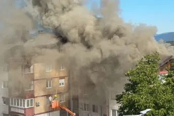 Veliki požar u Vlasenici: Gori stambena zgrada, stanari evakuisani