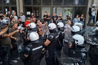 Studenti Pravnog fakulteta upali u zgradu Filozofskog: Intervenisale policija i Žandarmerija