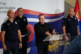 Dačić: Policija napadnuta ispred Filozofskog fakulteta, među napadačima Bačulov, Pogačar, Goran Ješić i Milomir Jaćimović