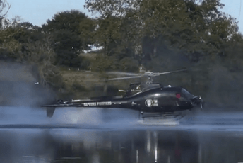 Šokantan snimak iz Francuske: Helikopter izgubio kontrolu i srušio se u jezero