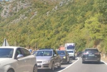 Udes kod Vranjine: Stvorene kolone, saobraća se otežano