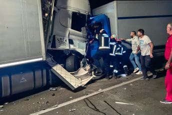 Budoš: Sudar dva kamiona i auta, teže povrijeđena jedna osoba, dvije lakše