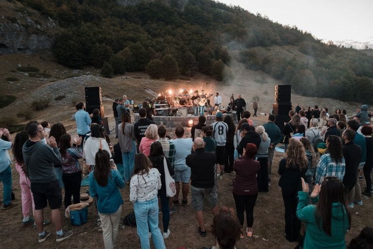 Zvuci Pink Floyda na Bukumirskom jezeru: Pogledajte atmosferu sa sinoćnjeg koncerta