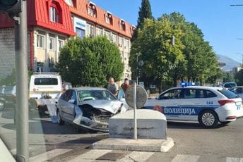 Povrijeđene dvije osobe u saobraćajnoj nezgodi kod mosta Milenijum
