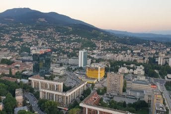 Sarajevo: Uhapšeni dekan Stomatološkog fakulteta i glavna prosvjetna inspektorka