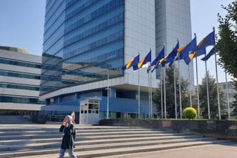 Trideset godina nas 'brane': Dosta je, vrijeme je da građani odbrane BiH od loše politike Trideset godina nas 'brane': Dosta je, vrijeme je da građani odbrane BiH od loše politike