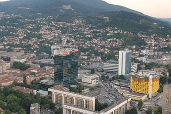 Sarajevo: Zalutali metak završio u stanu na devetom spratu (FOTO)