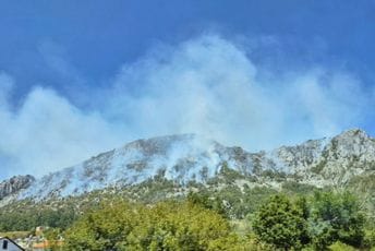 Požar na Brajićima gasi helikopter Vojske