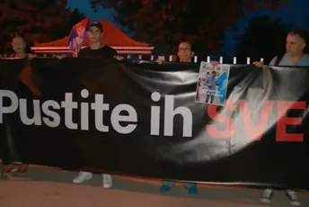 Nastavljeni protesti u Srbiji; Novosađani poručili: Monstrumi na slobodi, a studenti su u zatvoru