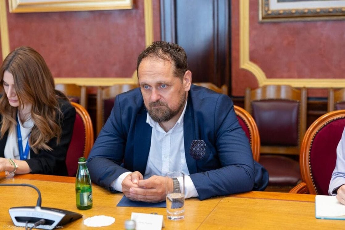 Stojović: Dio društva uporno traži način da iz naftalina izvuče duhove prošlosti