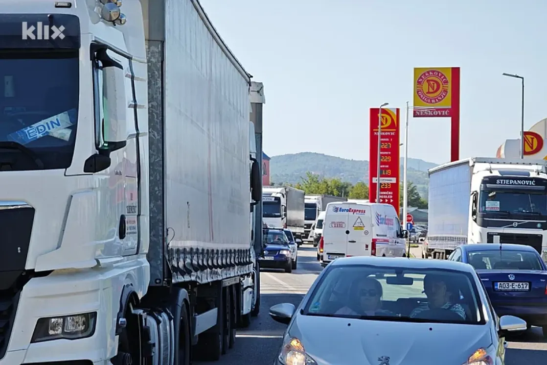 Autoprevoznici drugi dan blokiraju puteve u BiH