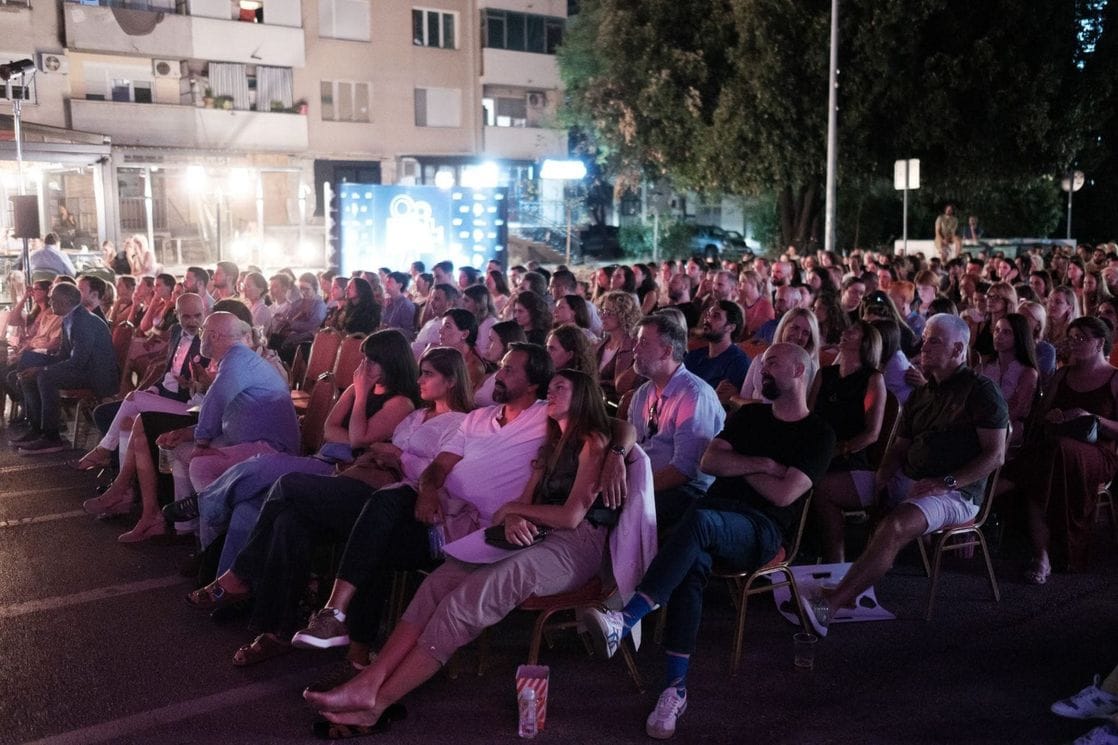 U Podgorici počeo 10. Džada film fest: Pogledajte kako je bilo prve noći (FOTO)