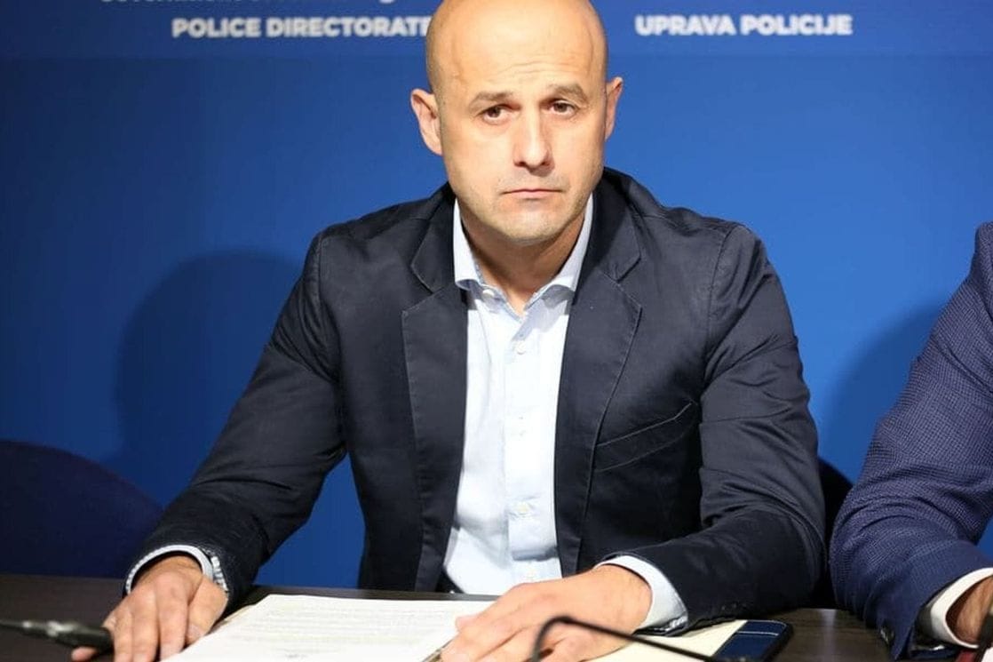 Goranoviću saopšteno da je „odlučeno na većem nivou“, gdje će biti raspoređen i ko će mu dodjeljivati zadatke