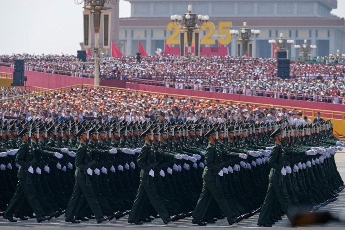 (VIDEO) Održana velika vojna parada u Pekingu: Kina predstavila novo naoružanje