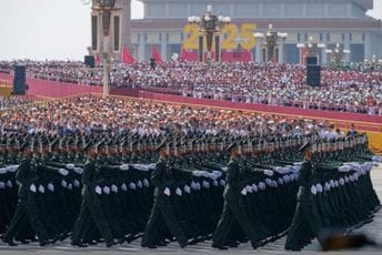 (VIDEO) Održana velika vojna parada u Pekingu: Kina predstavila novo naoružanje