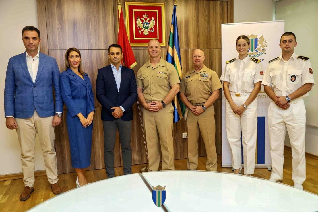 Posjetili Bar: Raičević ugostio delegaciju američkog ratnog broda USS "Mount Whitney" (FOTO)