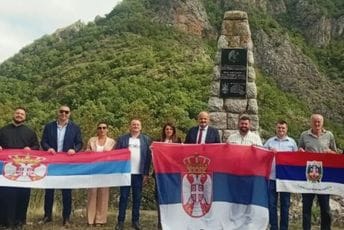 Kiković pod srpskim zastavama u Beranama odaje poštu Karađorđeviću