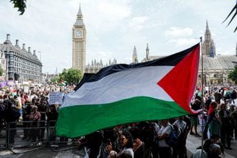 Više od 400 uhapšenih u Londonu na skupu podrške zabranjenoj grupi Palestinska akcija
