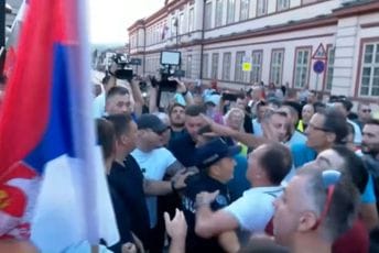 Novi skupovi za i protiv blokada: Napeto u Čačku i Šapcu, policija razdvaja simpatizere SNS i SPS i građane