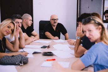 Oktobar u Gradskom pozorištu: Mjesec u znaku premijere "Bolivuda" Kokana Mladenovića Sa probe predstave "Bolivud"