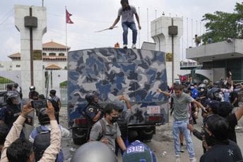 Haos u Nepalu jer je vlada zabranila društvene mreže: Mladi izašli na ulice, najmanje 19 mrtvih