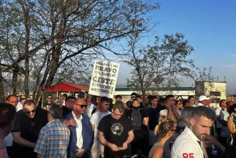 Protest mještana Botuna; Knežević: Planiraju da krijući grade drugu zonu postrojenja (FOTO)