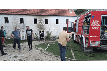 Požar u Petnjici kod Šavnika: Prvi stigao predsjednik opštine, vatrogasci brzo lokalizovali vatru
