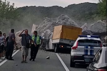 Obustavljen saobraćaj na putu Budva - Cetinje: Veliki odron na Obzovici